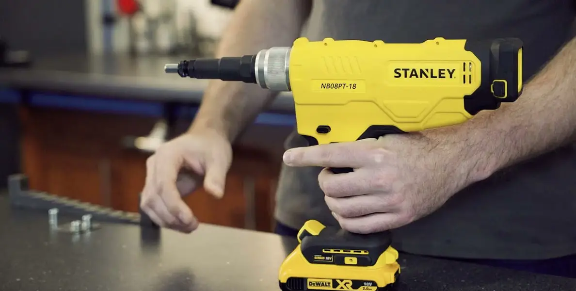 XMAKE - handheld rivet gun